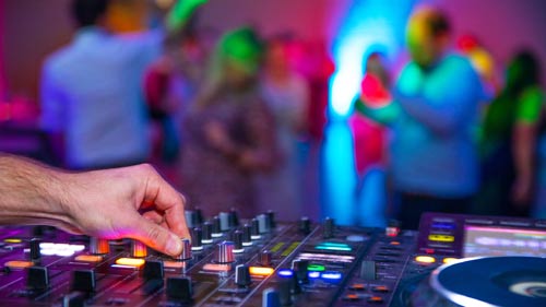Mixing: Wie mit nahtlosen Übergängen auf jeder Feier Clubatmosphäre aufkommt